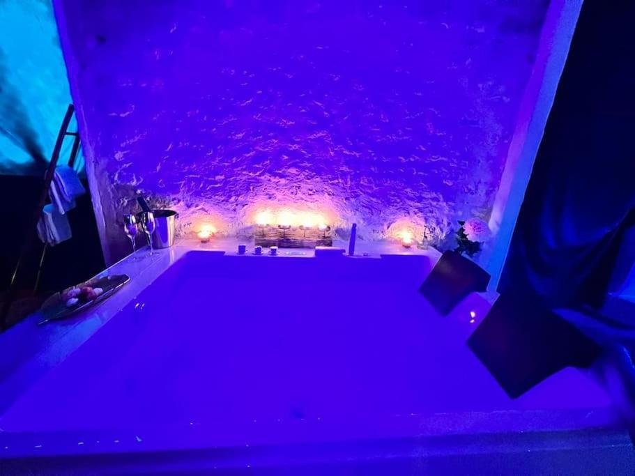 Suite Romance - Jacuzzi Moret-sur-Loing Exterior photo